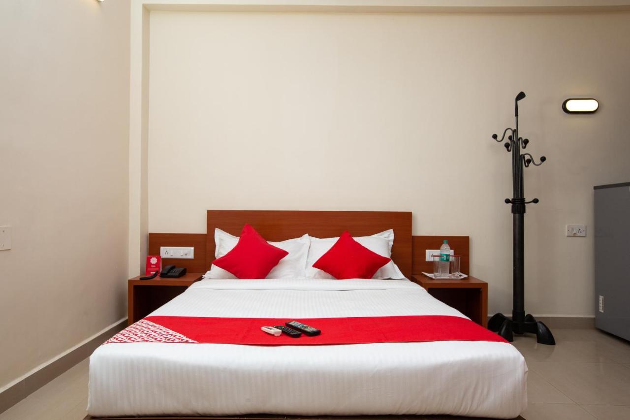 Oyo 22105 Hotel Half Moon Inn Chennai Exterior foto
