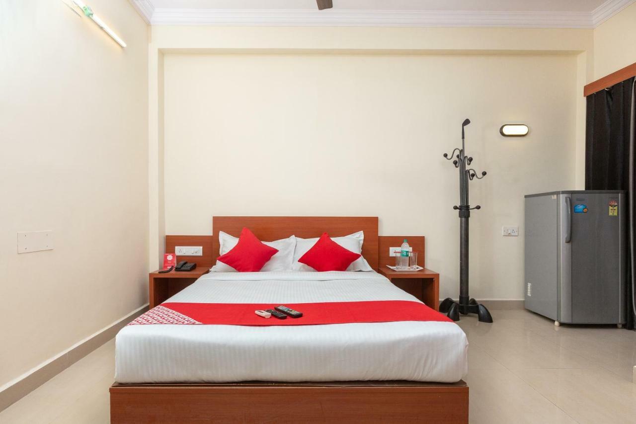 Oyo 22105 Hotel Half Moon Inn Chennai Exterior foto