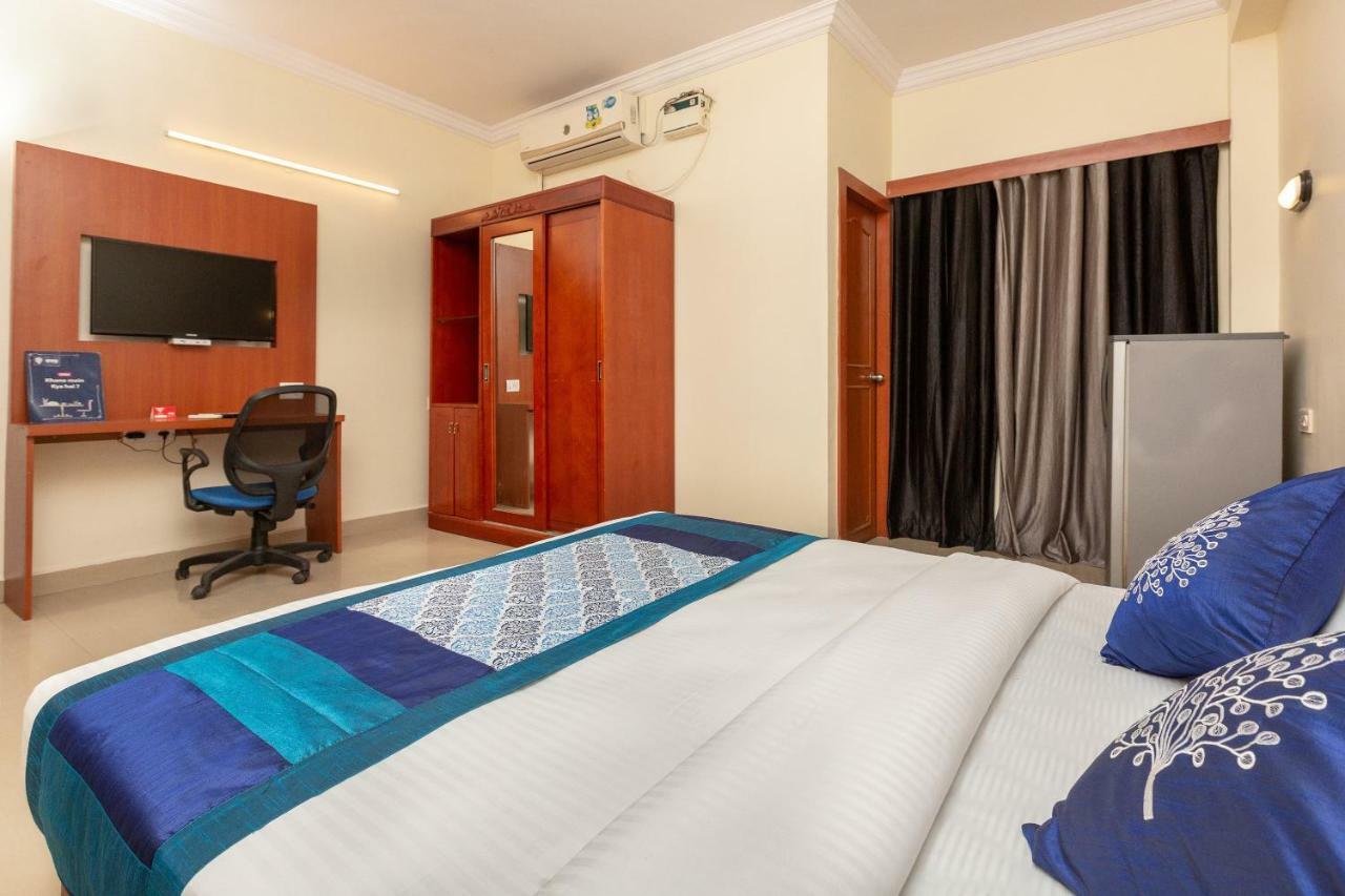 Oyo 22105 Hotel Half Moon Inn Chennai Exterior foto