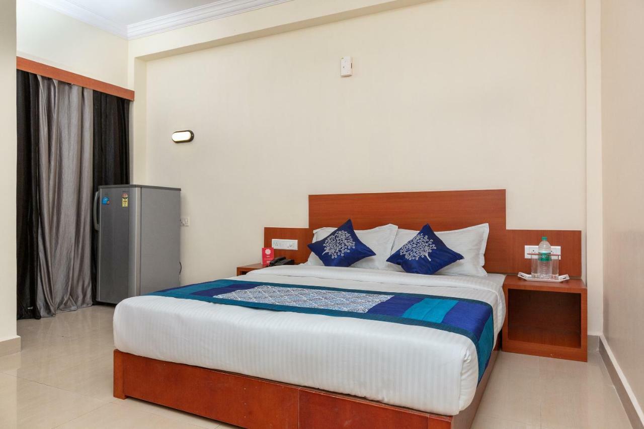Oyo 22105 Hotel Half Moon Inn Chennai Exterior foto