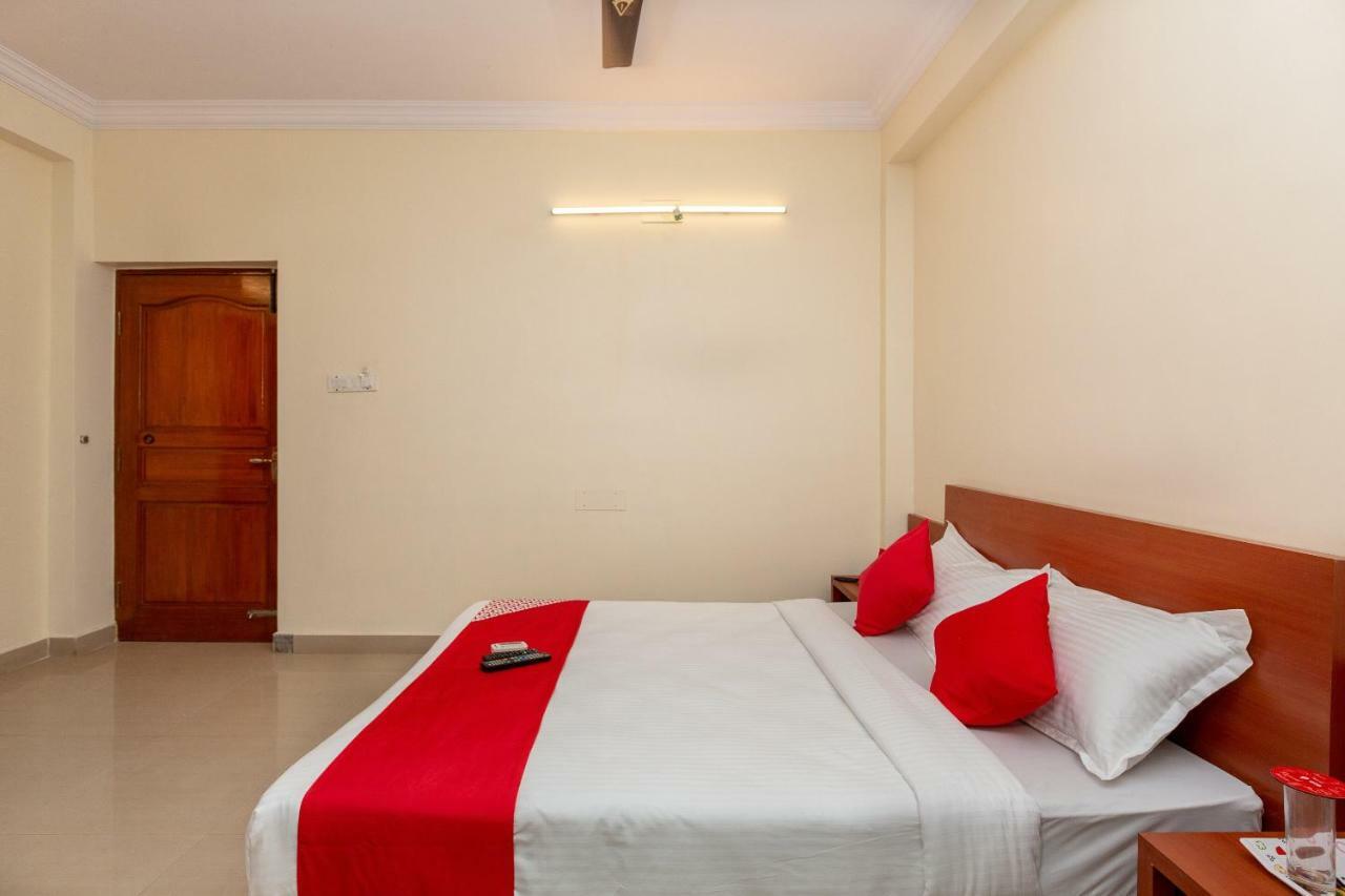 Oyo 22105 Hotel Half Moon Inn Chennai Exterior foto